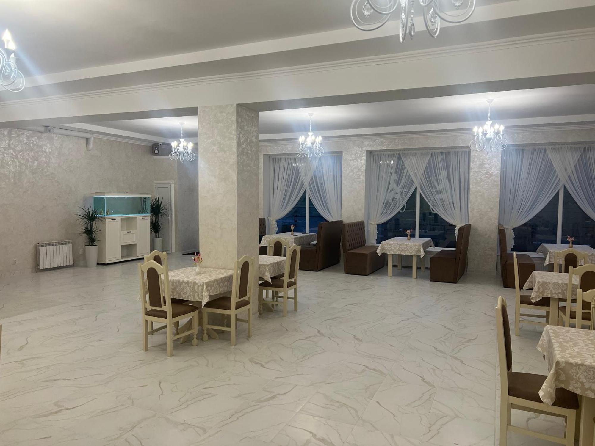 Grand Hotel Mohyliv-Podilskyi エクステリア 写真